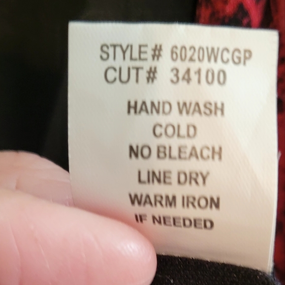 Fancy semi-sheer cascading flowy top over black tank. 1X - Picture 7 of 10